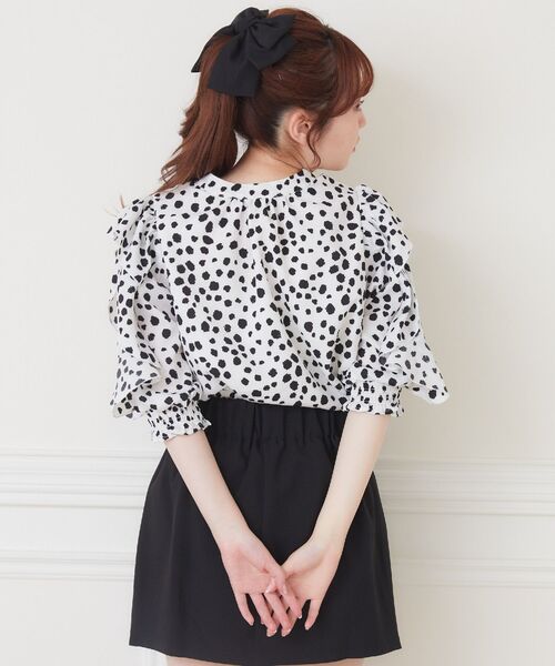 ems excite（エムズエキサイト）の「2wayアソートフリルBL（シャツ/ブラウス・レディース・アニマル/ホワイト/ブラック/ブラック系その他・FREE）」の12枚目の写真