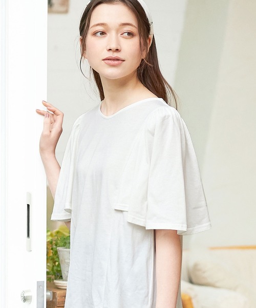 Viola e Viola(ヴィオラエヴィオラ)の「袖ギャザーフレアーゆるTシャツ(Tシャツ/カットソー・レディース・ネイビー/パープル/ミント/サンドグレー/ピンク/オフホワイト/ブラウン/杢グレー/チャコール/ブラック・MEDIUM/LARGE/XX-LARGE/XXX-LARGE/X-LARGE/XXXX-LARGE)」の2枚目の写真