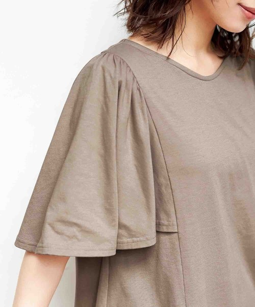 Viola e Viola(ヴィオラエヴィオラ)の「袖ギャザーフレアーゆるTシャツ(Tシャツ/カットソー・レディース・ネイビー/パープル/ミント/サンドグレー/ピンク/オフホワイト/ブラウン/杢グレー/チャコール/ブラック・MEDIUM/LARGE/XX-LARGE/XXX-LARGE/X-LARGE/XXXX-LARGE)」の20枚目の写真