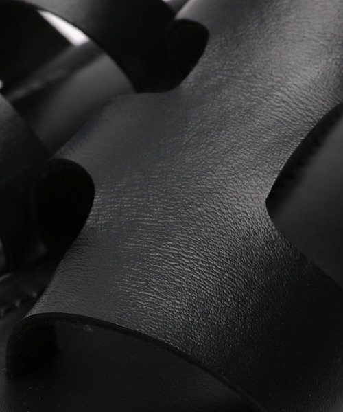 LOWRYS FARM（ローリーズファーム）の「フラットアシメサンダル　704497（サンダル・レディース・ブラック/ホワイト・MEDIUM/LARGE）」の13枚目の写真