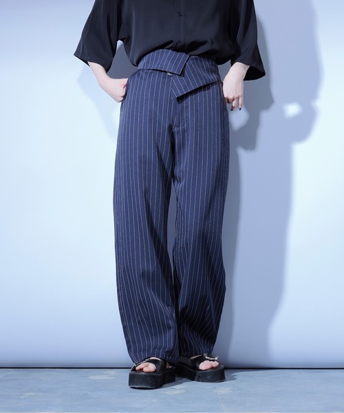 Ellno Loset（エルノロゼット）の「アシンメトリーウエストカーブパンツ/セットアップ対応（その他パンツ・メンズ・グレイッシュベージュ/ネイビー/ブラック・MEDIUM/SMALL/LARGE）」の3枚目の写真