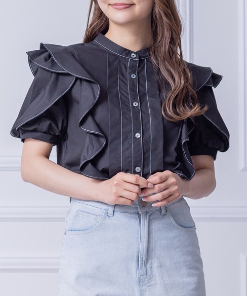 clear(クリア)の「フリルデザイン配色ステッチ半袖ブラウス≪2024SS≫(シャツ/ブラウス・レディース・ブラック/オフホワイト/ピンク・F)」の1枚目の写真