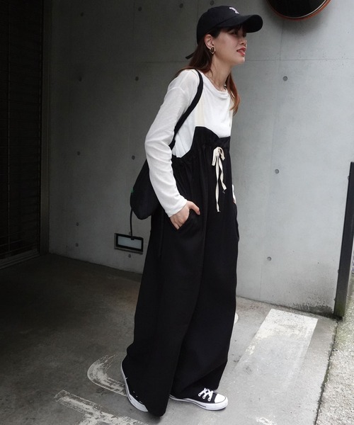 CORNERS（コーナーズ）の「配色ストラップギャザーサロペット（サロペット/オーバーオール・レディース・アイボリー/カーキ/ブラック・M/L）」の2枚目の写真