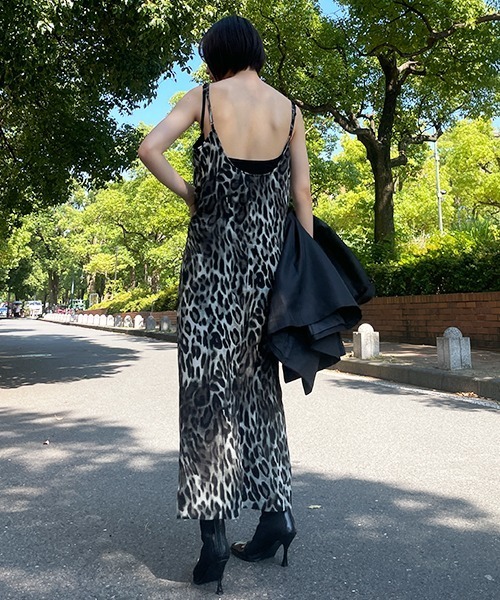 SEN TOKYO(セントーキョー)の「【AMBLE 】女性らしさを引き立てる。ロングキャミワンピース(ワンピース・レディース・ブラック/レオパード・F)」の9枚目の写真