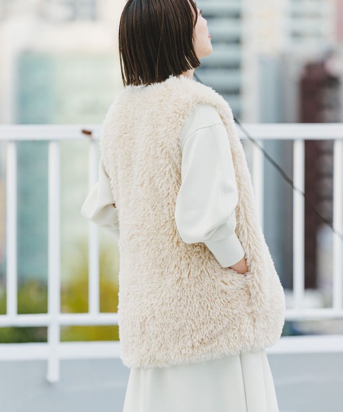 ITEMS URBANRESEARCH(アイテムズ アーバンリサーチ)の「ファーベスト(ベスト・レディース・ベージュ/チャコールグレー・FREE)」の14枚目の写真