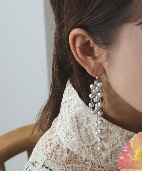 Kana（カナ）の「パール ロング ピアス パーティー 結婚式 お呼ばれ オケージョン（ピアス（両耳用）・レディース・シルバー/ゴールド・フリー）」の6枚目の写真