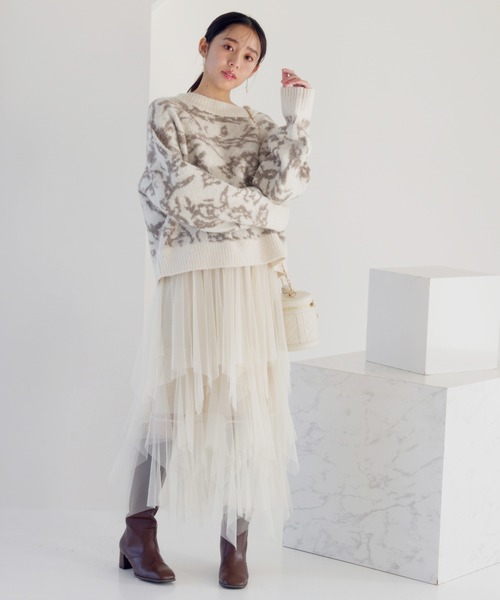 mysty woman（ミスティウーマン）の「起毛フラワージャガードニット　988043（ニット/セーター・レディース・オフホワイト/チャコールグレー/モカ・FREE）」の6枚目の写真