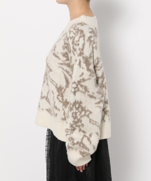 mysty woman（ミスティウーマン）の「起毛フラワージャガードニット　988043（ニット/セーター・レディース・オフホワイト/チャコールグレー/モカ・FREE）」の9枚目の写真