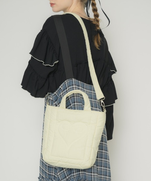 idem(イデム)の「padded heart bag/ハートモチーフキルティングバッグ(ショルダーバッグ・レディース・ブルー/アイボリー/ブラック/ブルー系その他/ピンク/その他・FREE)」の7枚目の写真