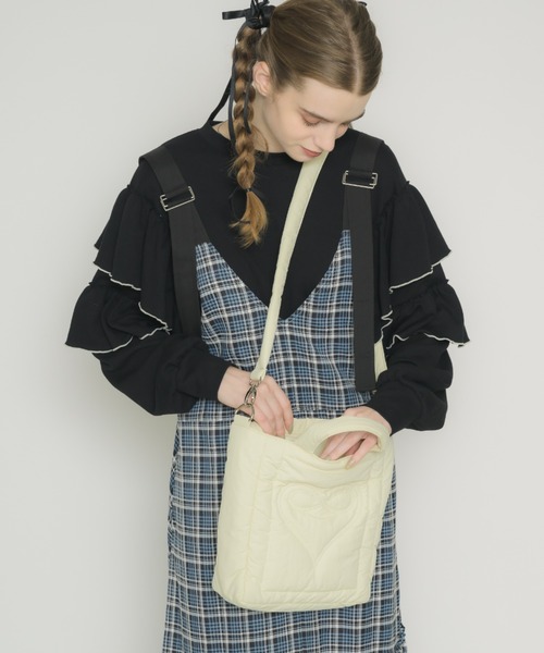 idem(イデム)の「padded heart bag/ハートモチーフキルティングバッグ(ショルダーバッグ・レディース・ブルー/アイボリー/ブラック/ブルー系その他/ピンク/その他・FREE)」の8枚目の写真