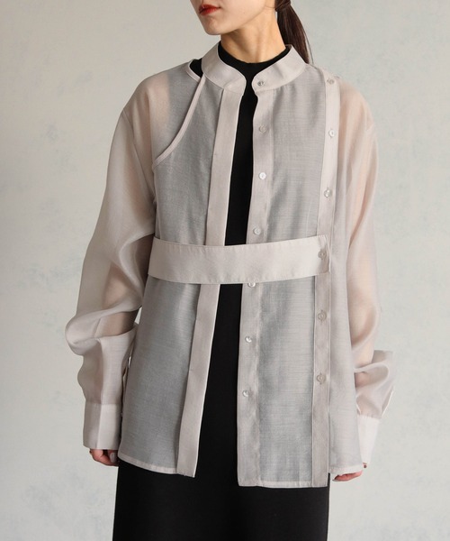 &g'aime（アンジェム）の「【&g’aime】バンドカラーシアーシャツ（シャツ/ブラウス・レディース・グレイッシュベージュ/ブラック・FREE）」の2枚目の写真