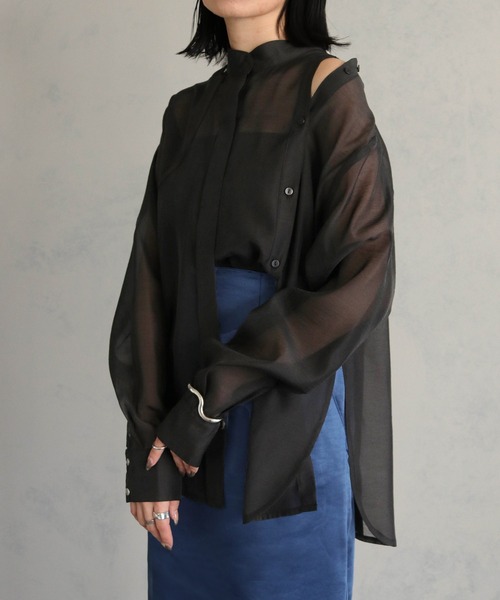 &g'aime（アンジェム）の「【&g’aime】バンドカラーシアーシャツ（シャツ/ブラウス・レディース・グレイッシュベージュ/ブラック・FREE）」の3枚目の写真
