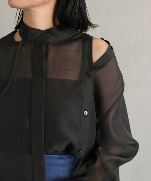 &g'aime（アンジェム）の「【&g’aime】バンドカラーシアーシャツ（シャツ/ブラウス・レディース・グレイッシュベージュ/ブラック・FREE）」の5枚目の写真