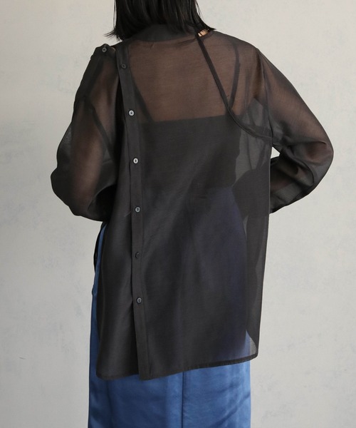 &g'aime（アンジェム）の「【&g’aime】バンドカラーシアーシャツ（シャツ/ブラウス・レディース・グレイッシュベージュ/ブラック・FREE）」の7枚目の写真
