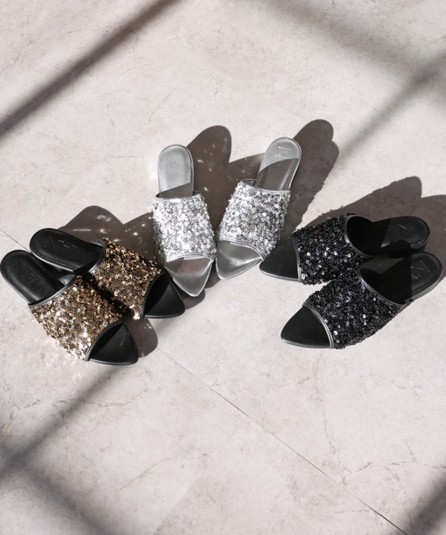 VIVIAN（ヴィヴィアン）の「ポインテッドトゥスパンコールミュールサンダル（サンダル・レディース・シルバー/ブラック/ゴールド・S/M/L/LL）」の4枚目の写真