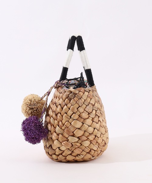 COOCO(クーコ)の「ラフィアポンポン付ボーダーハンドルカゴバッグ(かごバッグ・レディース・オレンジ/ブルー/ブラック・9)」の5枚目の写真