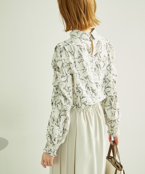 ROPE' PICNIC(ロペピクニック)の「袖シャーリングロールカラーブラウス(シャツ/ブラウス・レディース・ホワイト系その他3/ホワイト系その他・38)」の8枚目の写真
