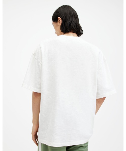 ALLSAINTS（オールセインツ）の「ASPEN OVERSIZED SHORT SLEEVE T-SHIRT | ASPEN オーバーサイズ 半袖 Tシャツ（Tシャツ/カットソー・メンズ・ホワイト系その他・S/M/L/XL/XS）」の4枚目の写真