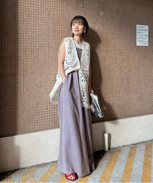 Ameri(アメリ)の「MEDI SHELL MOTIF CROCHET KNIT VEST(ベスト・レディース・アイボリー/ブラック/マスタード・FREE)」の8枚目の写真