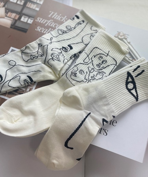 NOLITA LABORATORY（ノリータラボラトリー）の「【 NOLITA / ノリータ 】3ペア 抽象画 プリントソックス スタイリッシュ クリエイティブ ミッドチューブ ソックス 靴下（ソックス/靴下・レディース・ホワイト/ブラック・FREE）」の3枚目の写真