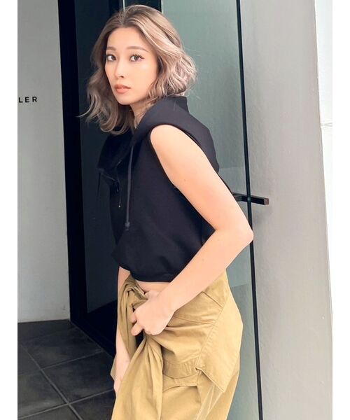 GYDA(ジェイダ)の「ハーフZIPノースリーブショートパーカー(Tシャツ/カットソー・レディース・ライトグレー/オフホワイト/ブラック・FREE)」の7枚目の写真