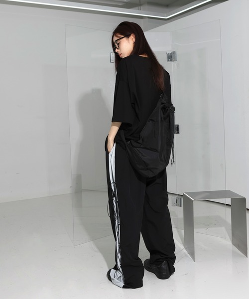 FOLLOWIN（フォロウィン）の「[UNISEX]ナイロンストリングクロスダブルバック（ショルダーバッグ・レディース・ブラック/グレー・ONE SIZE）」の12枚目の写真