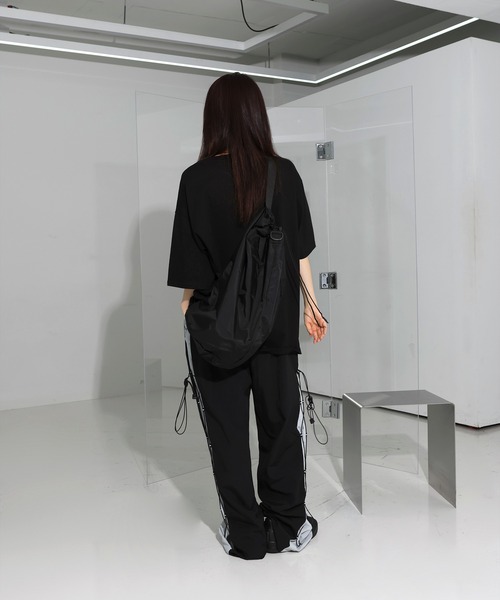 FOLLOWIN（フォロウィン）の「[UNISEX]ナイロンストリングクロスダブルバック（ショルダーバッグ・レディース・ブラック/グレー・ONE SIZE）」の8枚目の写真