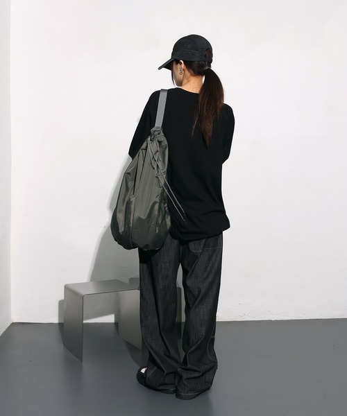 FOLLOWIN（フォロウィン）の「[UNISEX]ナイロンストリングクロスダブルバック（ショルダーバッグ・レディース・ブラック/グレー・ONE SIZE）」の5枚目の写真