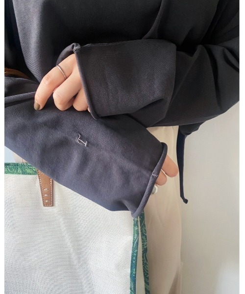 Torrazzo Donna（トラッゾドンナ）の「2WAYカットソートップス（Tシャツ/カットソー・レディース・アイボリー/チャコールグレー・FREE）」の7枚目の写真