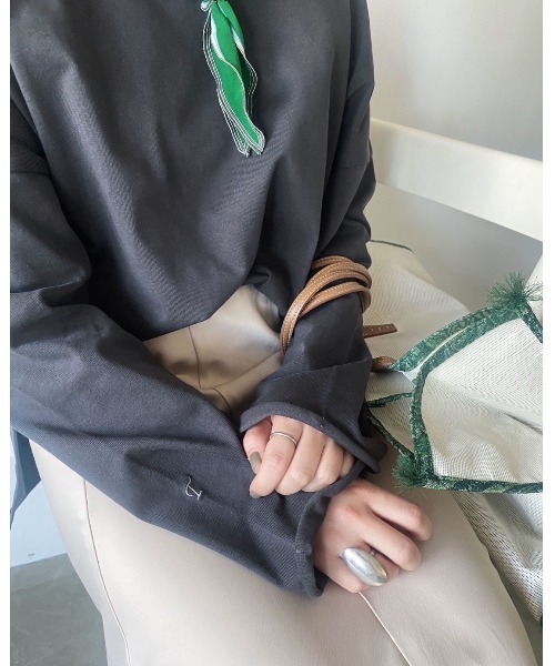 Torrazzo Donna（トラッゾドンナ）の「2WAYカットソートップス（Tシャツ/カットソー・レディース・アイボリー/チャコールグレー・FREE）」の3枚目の写真