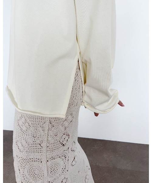 Torrazzo Donna（トラッゾドンナ）の「2WAYカットソートップス（Tシャツ/カットソー・レディース・アイボリー/チャコールグレー・FREE）」の16枚目の写真