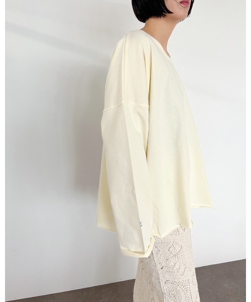 Torrazzo Donna（トラッゾドンナ）の「2WAYカットソートップス（Tシャツ/カットソー・レディース・アイボリー/チャコールグレー・FREE）」の19枚目の写真