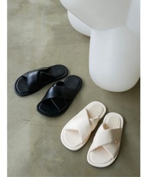 TRUNC | Patted Closs Flat Sandals(サンダル)