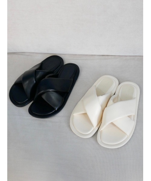 TRUNC（トランクエイティーエイト）の「Patted Closs Flat Sandals（サンダル・レディース・ブラック/アイボリー・SMALL/MEDIUM/LARGE）」の9枚目の写真