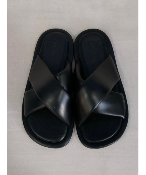 TRUNC（トランクエイティーエイト）の「Patted Closs Flat Sandals（サンダル・レディース・ブラック/アイボリー・SMALL/MEDIUM/LARGE）」の11枚目の写真
