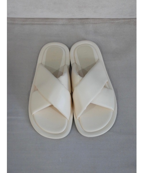 TRUNC（トランクエイティーエイト）の「Patted Closs Flat Sandals（サンダル・レディース・ブラック/アイボリー・SMALL/MEDIUM/LARGE）」の13枚目の写真