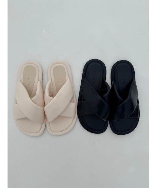 TRUNC（トランクエイティーエイト）の「Patted Closs Flat Sandals（サンダル・レディース・ブラック/アイボリー・SMALL/MEDIUM/LARGE）」の18枚目の写真
