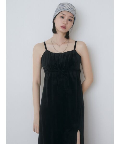 EMODA（エモダ）の「ギャザースリットベロアワンピース（ワンピース・レディース・その他/グレー/ブラック・FREE）」の7枚目の写真
