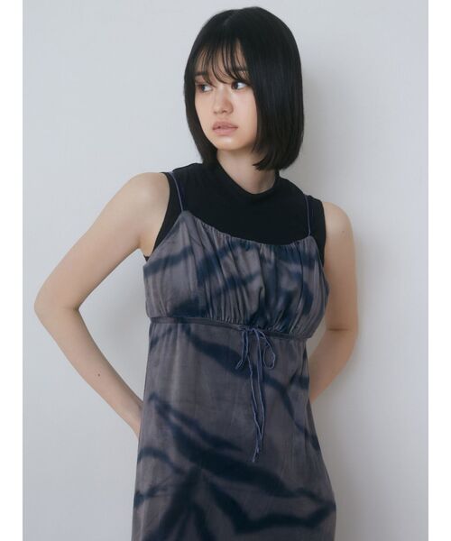 EMODA（エモダ）の「ギャザースリットベロアワンピース（ワンピース・レディース・その他/グレー/ブラック・FREE）」の10枚目の写真