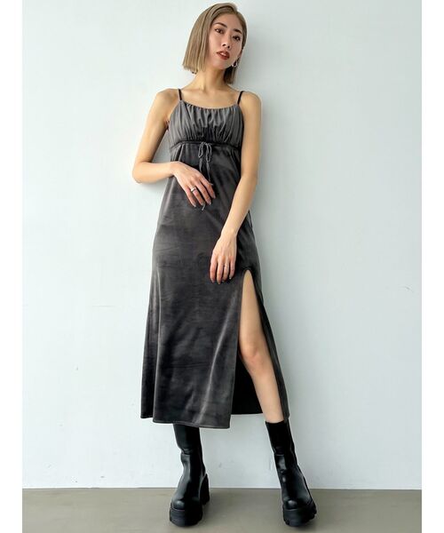 EMODA（エモダ）の「ギャザースリットベロアワンピース（ワンピース・レディース・その他/グレー/ブラック・FREE）」の11枚目の写真
