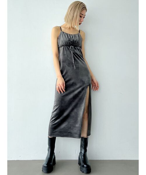 EMODA（エモダ）の「ギャザースリットベロアワンピース（ワンピース・レディース・その他/グレー/ブラック・FREE）」の12枚目の写真