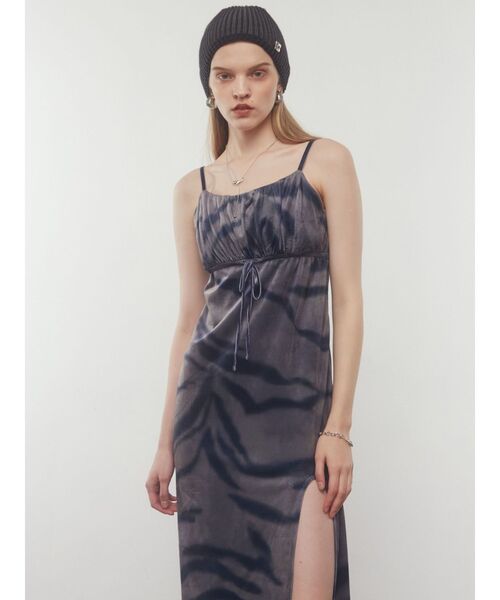 EMODA（エモダ）の「ギャザースリットベロアワンピース（ワンピース・レディース・その他/グレー/ブラック・FREE）」の17枚目の写真