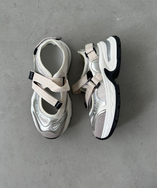 CLEA(クレア)の「ベルトメッシュスニーカー(スニーカー・レディース・アイボリー/シルバー・23.5cm/24.5cm)」の19枚目の写真