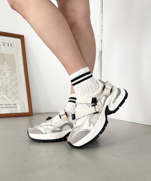 CLEA(クレア)の「ベルトメッシュスニーカー(スニーカー・レディース・アイボリー/シルバー・23.5cm/24.5cm)」の8枚目の写真