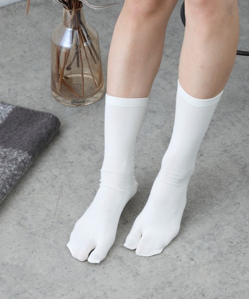 COLONY 2139（コロニートゥーワンスリーナイン）の「足袋ソックス(20cm丈)（ソックス/靴下・レディース・ブラック/レッド/ホワイト・23-25）」の4枚目の写真