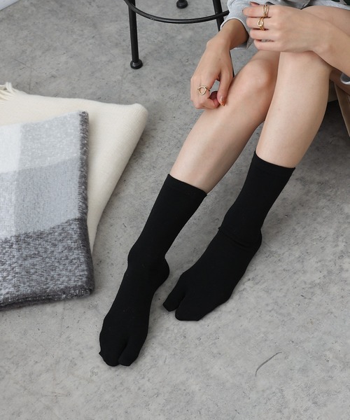 COLONY 2139（コロニートゥーワンスリーナイン）の「足袋ソックス(20cm丈)（ソックス/靴下・レディース・ブラック/レッド/ホワイト・23-25）」の8枚目の写真