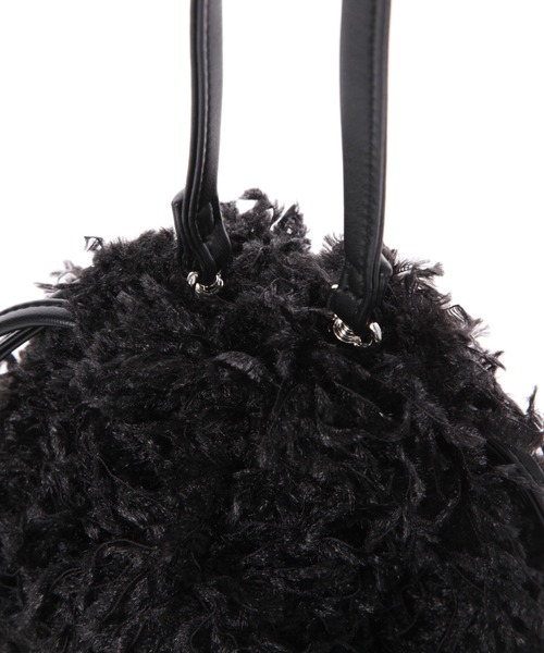 LAKOLE（ラコレ）の「フェザー巾着ショルダーバッグ / 132245（ショルダーバッグ・レディース・ブラック/ライトグレー/ライトグリーン・FREE）」の14枚目の写真