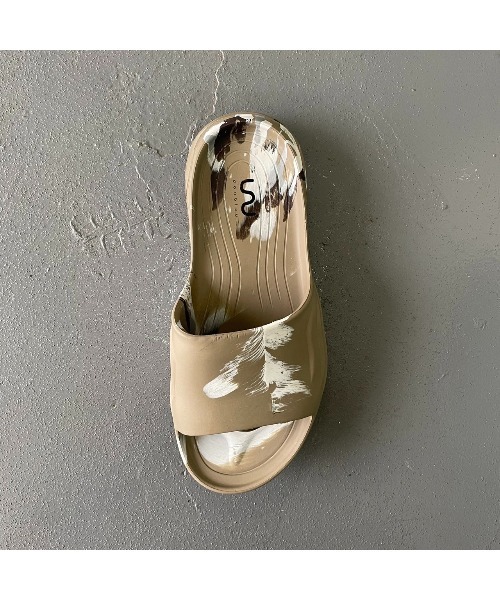Doubleu(ダブリュー)の「【DOUBLEU】ダブリュー ULTRA SPORTY SLIDE MARBLE MEN(サンダル・メンズ・ブラック系その他/ホワイト/カーキ系/カーキ・40/43/42/41)」の4枚目の写真