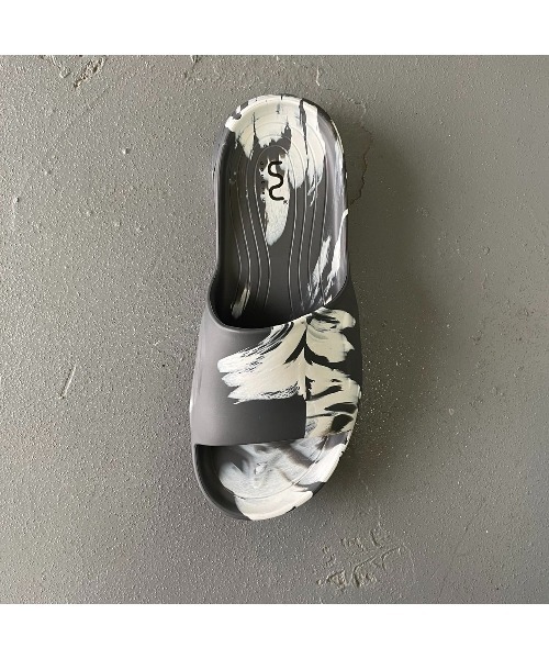 Doubleu(ダブリュー)の「【DOUBLEU】ダブリュー ULTRA SPORTY SLIDE MARBLE MEN(サンダル・メンズ・ブラック系その他/ホワイト/カーキ系/カーキ・40/43/42/41)」の2枚目の写真