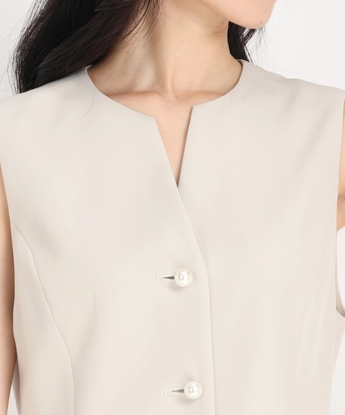 STRAWBERRY-FIELDS(ストロベリーフィールズ)の「【限定カラーあり】パール釦ペプラムジレ(ベスト・レディース・ブラック/グレイッシュベージュ/ネイビー・2)」の8枚目の写真